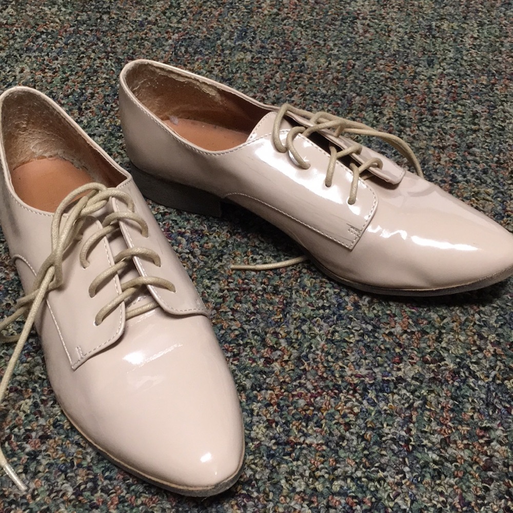 Tan pointed toe Oxford shoes